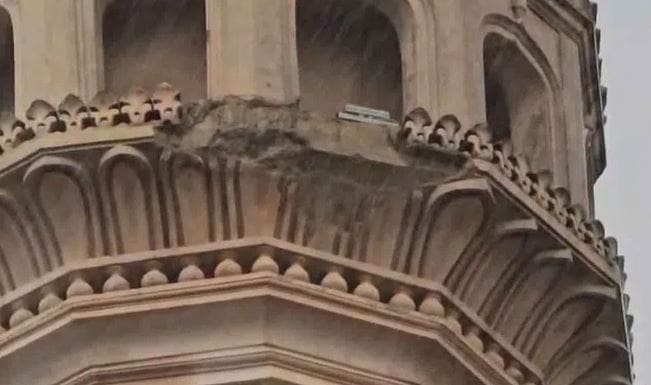 चारमीनार की मीनार से गिरा प्लास्टर, सुरक्षा पर सवाल