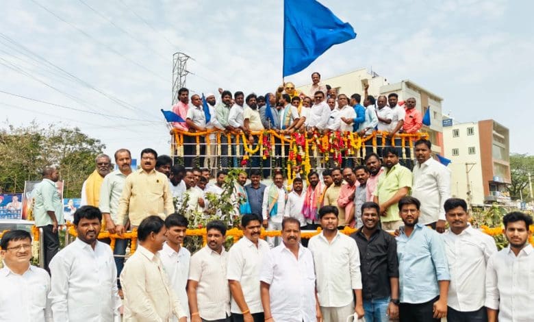 जडचर्ला में अंबेडकर जयंती पर नेताओं द्वारा श्रद्धांजलि