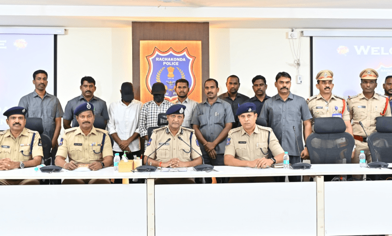 भोनगिर रेलवे स्टेशन पर पकड़े गए हशीश ऑयल के साथ दो तस्कर