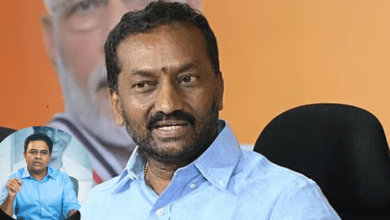 भाजपा सांसद रघुनंदन राव हैदराबाद में प्रेस मीट के दौरान एचसीयू विवाद पर बोलते हुए