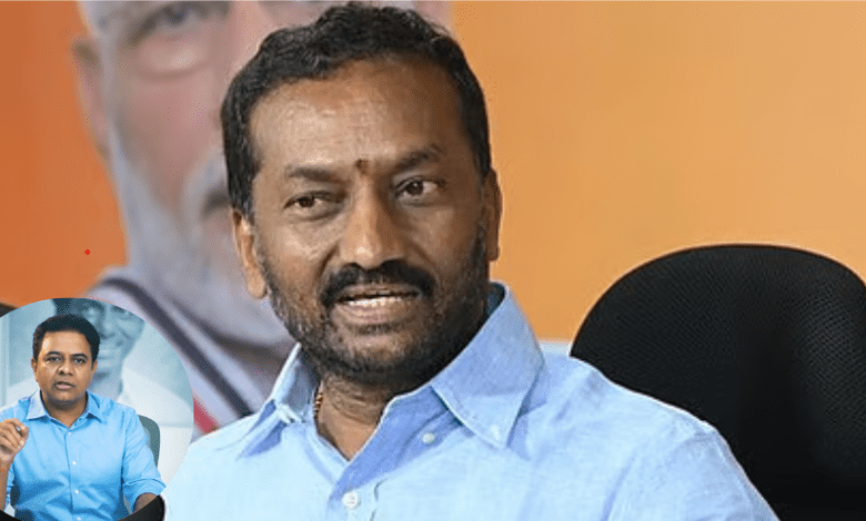 भाजपा सांसद रघुनंदन राव हैदराबाद में प्रेस मीट के दौरान एचसीयू विवाद पर बोलते हुए