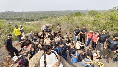 हैदराबाद वन ट्रैकिंग शिविर में पक्षी अवलोकन करते प्रतिभागी