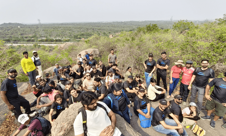 हैदराबाद वन ट्रैकिंग शिविर में पक्षी अवलोकन करते प्रतिभागी