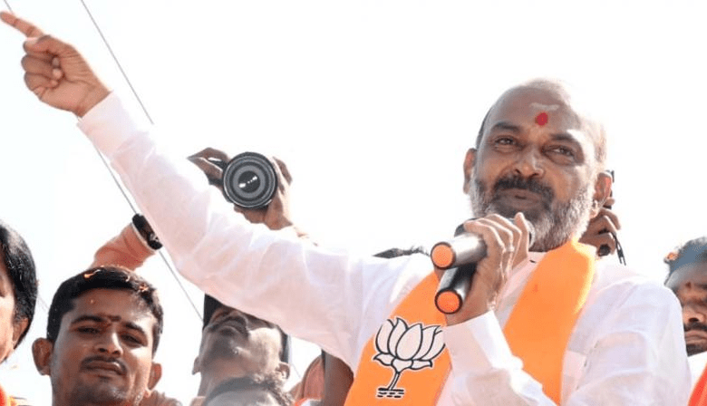 बंडी संजय के प्रयासों से म्यांमार से रिहा होकर लौटे युवक