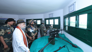 गृह मंत्री अमित शाह जम्मू-कश्मीर में प्रेस कॉन्फ्रेंस करते हुए