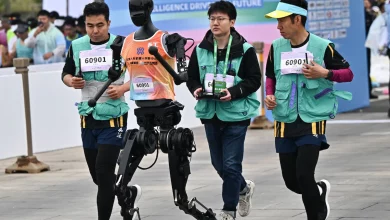 चीन में रोबोट्स के साथ आयोजित पहली हाफ मैराथन की तस्वीर