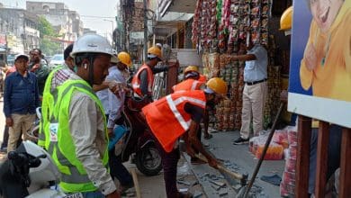 पुराने शहर में मेट्रो परियोजना के लिए भूमि अधिग्रहण का दृश्य