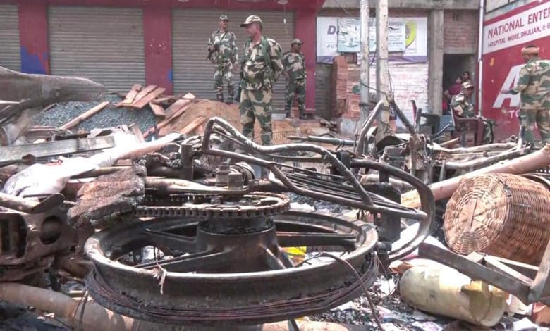 मुर्शिदाबाद ज़िले में सांप्रदायिक हिंसा के दृश्य