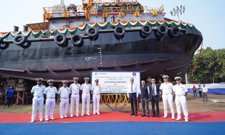 भारतीय नौसेना के 25टी बीपी टग ‘ओजस’ का कोलकाता में जलावतरण।"