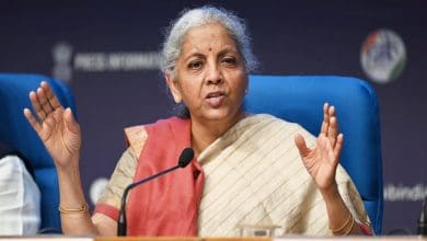 वित्त मंत्री सीतारमण भारत को 2047 तक विकसित राष्ट्र बनाने की बात करती हुईं