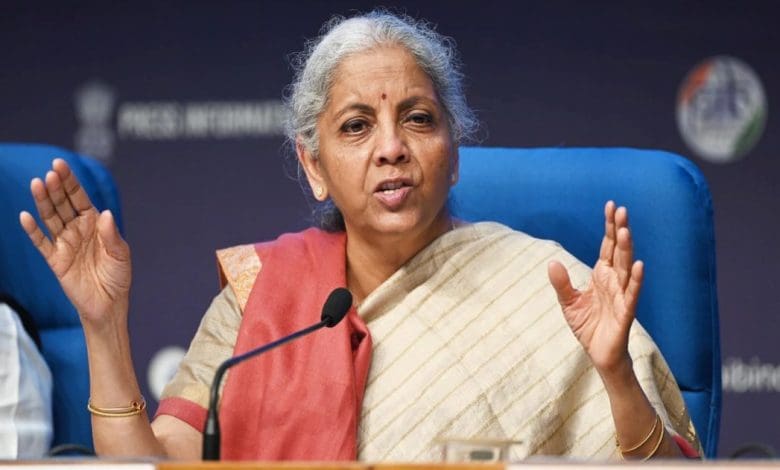 वित्त मंत्री सीतारमण भारत को 2047 तक विकसित राष्ट्र बनाने की बात करती हुईं