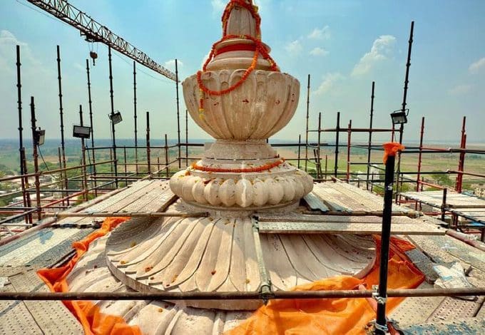 राम मंदिर के शिखर का निर्माण और कलश स्थापना