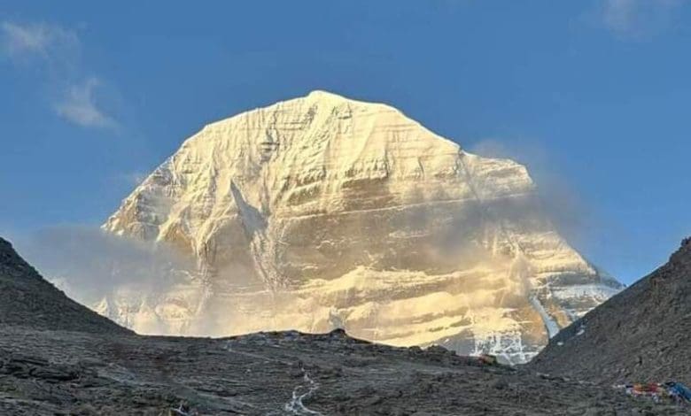 कैलाश मानसरोवर यात्रा 2025 की शुरुआत का दृश्य