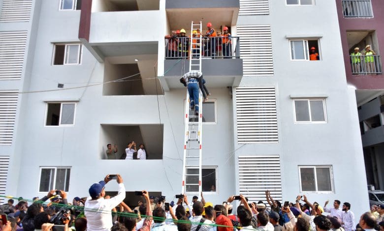 Mocdrill by State police and NDRF at BPS Twin Towers IS Sadan,Santosh Nagar