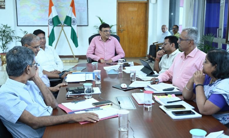 पूर्व मध्य रेल बैठक में महाप्रबंधक छत्रसाल सिंह की समीक्षा