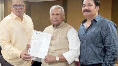 केंद्रीय मंत्री MSME व्यापारियों से समस्याएं सुनते हुए