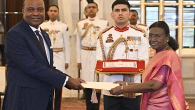 राष्ट्रपति द्रौपदी मुर्मू चाड, बेनिन, अल्जीरिया और नाइजर के राजदूतों से परिचय पत्र स्वीकार करते हुए राष्ट्रपति भवन में।