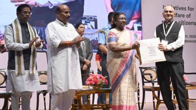 राष्ट्रपति मुर्मू 'वरिष्ठ नागरिक कल्याण' कार्यक्रम में संबोधित करती हुईं