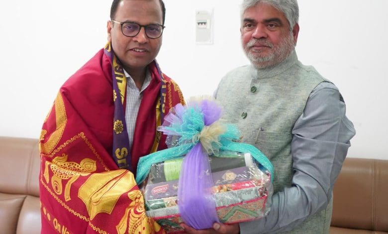 मुख्य सचिव रामकृष्ण राव ने अध्यक्ष प्रसाद कुमार से की भेंट