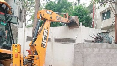 स्कूल प्रबंधन द्वारा सड़क अतिक्रमण हटाने की कार्रवाई- हैद्रा