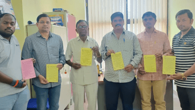 जय लोधेश्वर भवन में छात्र सम्मान समारोह का निमंत्रण पत्र विमोचन करते हुए संघ के पदाधिकारी