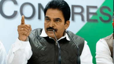 कांग्रेस की 'जयहिंद सभा' रैली में भाग लेते हुए पार्टी नेता