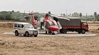 तेलंगाना मंत्री उत्तम रेड्डी का हेलीकॉप्टर कोदाड़ में आपात लैंडिंग करता हुआ