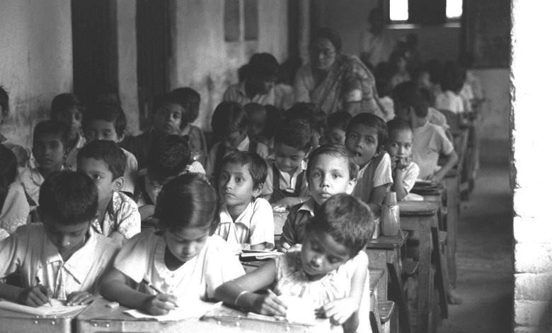 सूडानी राजदूत एल्टम शिक्षा पर भाषण देते हुए