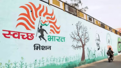 महिलाओं को सैनिटरी पैड और गर्म भोजन का लाभ