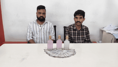 एसीबी द्वारा रिश्वत लेते पकड़े गए सब-इंस्पेक्टर और निजी व्यक्ति की गिरफ्तारी