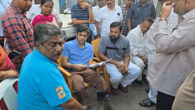 स्थानीय समस्याओं के समाधान हेतु अधिकारियों के साथ बैठक