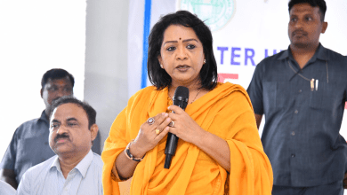 महापौर गदवाल विजयलक्ष्मी स्वच्छता अभियान का उद्घाटन करती हुईं