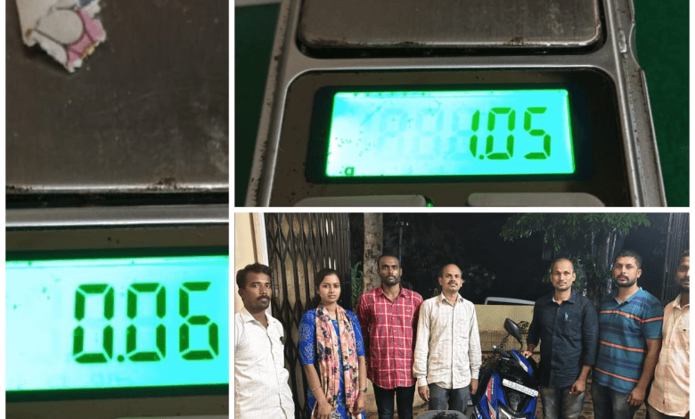 अमीरपेट में ड्रग्स के साथ गिरफ्तार दो तस्कर और जब्त सामग्री