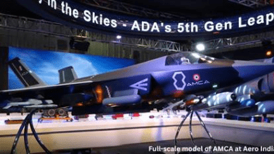 रक्षा मंत्री राजनाथ सिंह उन्नत मध्यम लड़ाकू विमान कार्यक्रम की स्वीकृति देते हुए।