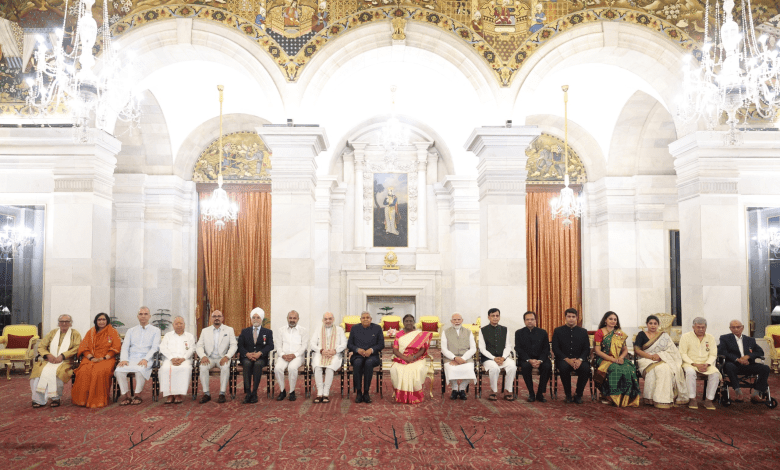 प्रधानमंत्री मोदी नागरिक अलंकरण समारोह-II में भाग लेते हुए