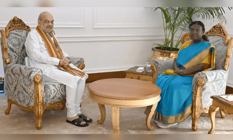 गृहमंत्री अमित शाह ने राष्ट्रपति द्रौपदी मुर्मू से राष्ट्रपति भवन में मुलाकात की