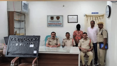 आत्मकुर पुलिस द्वारा गिरफ्तार कुख्यात चोर शिवराज के पास से बरामद आभूषण