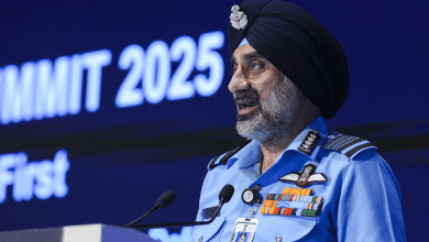 कांग्रेस नेता उत्तम कुमार रेड्डी वायुसेना प्रमुख के बयान पर प्रेस वार्ता करते हुए