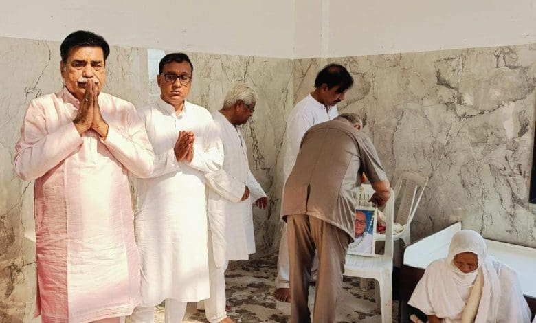 पुष्पाबाई प्रसन्नचंद सिसोदिया ने आराधना भवन के लिए निवास भेंट किया