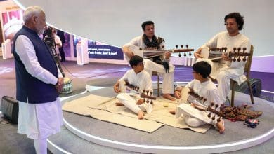 मनुष्य को रोबोट में नहीं बदलने देना चाहिए: पीएम मोदी