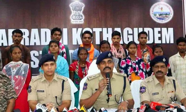 तेलंगाना में ऑपरेशन चेयुता के तहत 17 नक्सलियों ने आत्मसमर्पण किया