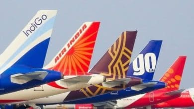 एयरलाइनों ने उड़ानें रद्द और मोड़ी