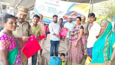 निजामाबाद रेलवे स्टेशन पर प्लास्टिक विरोधी जागरूकता अभियान