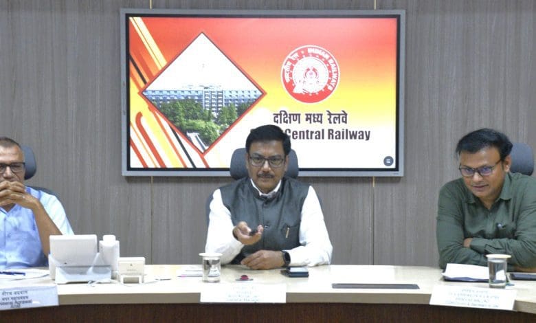 मानसून के दौरान सुरक्षित रेल परिचालन की समीक्षा बैठक