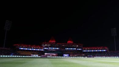 आईपीएल मैच बीच में ही रद्द हुआ, सुरक्षा कारणों से प्रभावित।