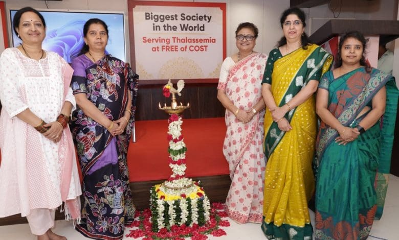 थैलीसीमिया और सिकल सेल एनीमिया के निदान, प्रबंधन पर चर्चा करते हुए विशेषज्ञ।