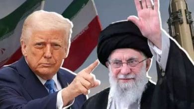 शेयर बाजार में गिरावट के दौरान सेंसेक्स चार्ट का चित्र