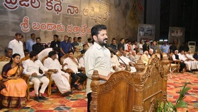 रेवंत रेड्डी ने बंडारू दत्तात्रेय की आत्मकथा पर भाषण