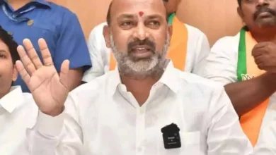 बी. संजय कुमार फोन टैपिंग मामले पर मीडिया से बात करते हुए