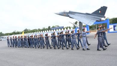 वायुसेना अकादमी में प्रशिक्षण लेते एनसीसी कैडेट्स और पिलाटस फ्लाइंग सिम्युलेटर का अनुभव करते हुए